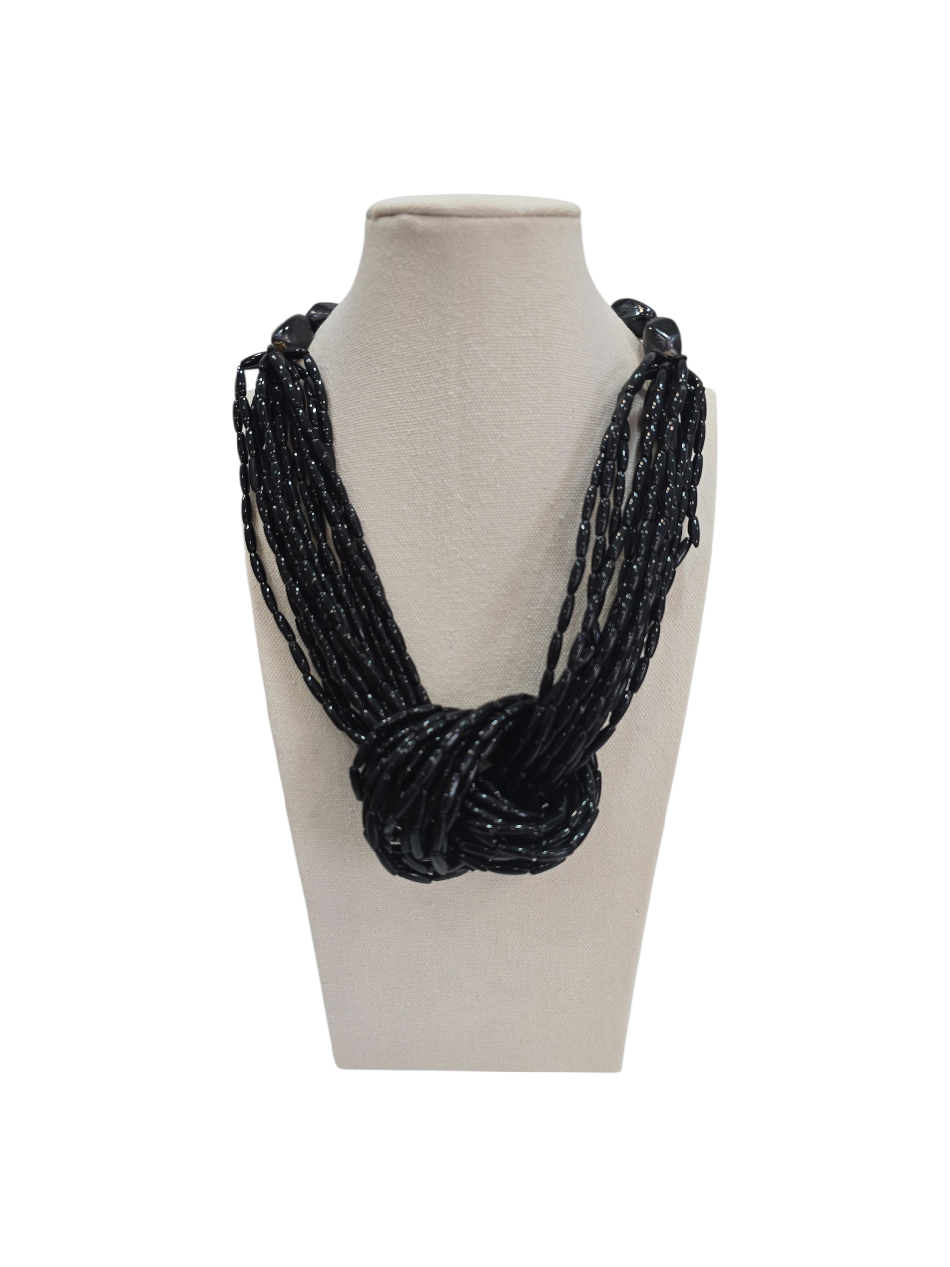 Collar nudo negro