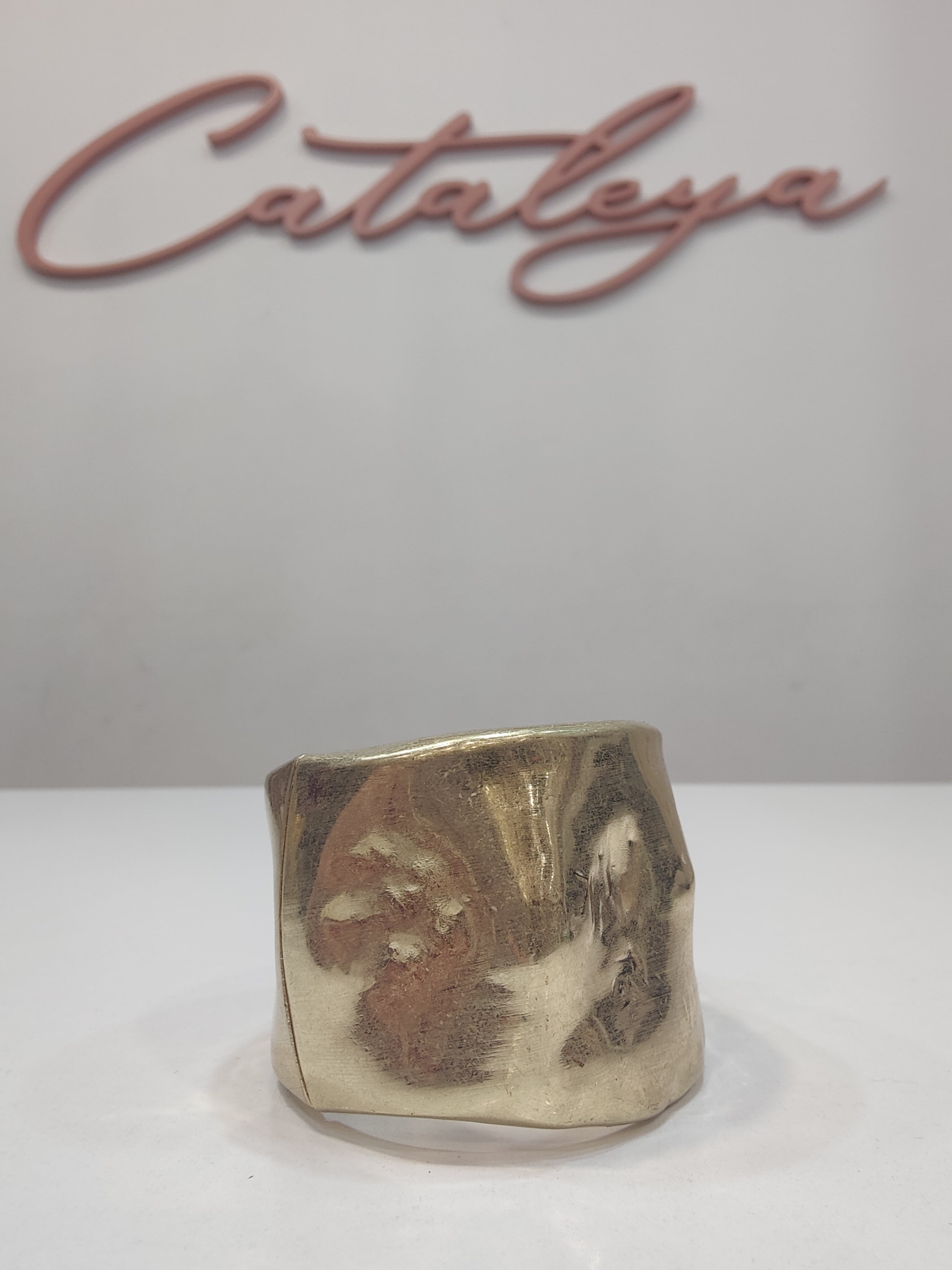 Brazalete Escultura Dorada