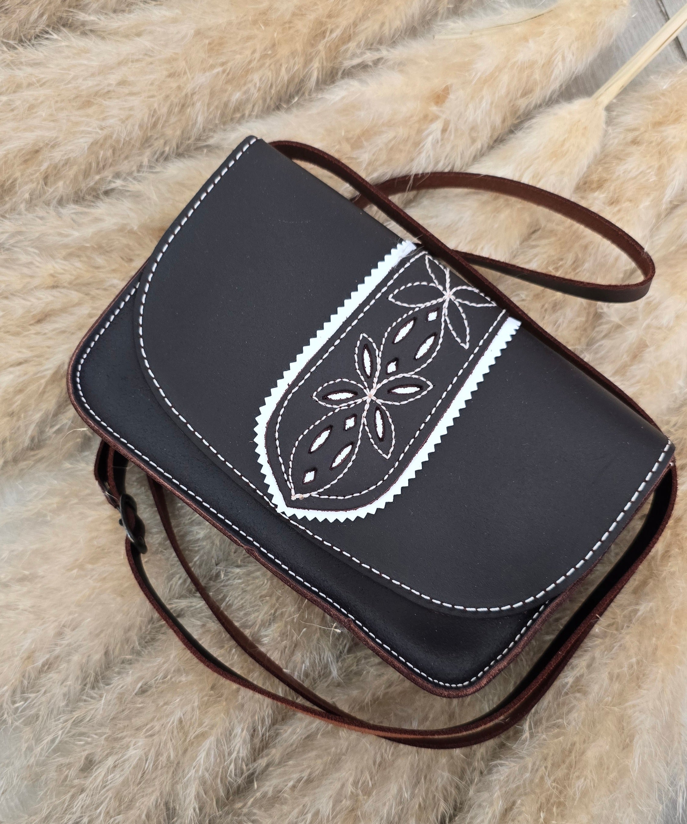 Bolso riñonera con tira picada