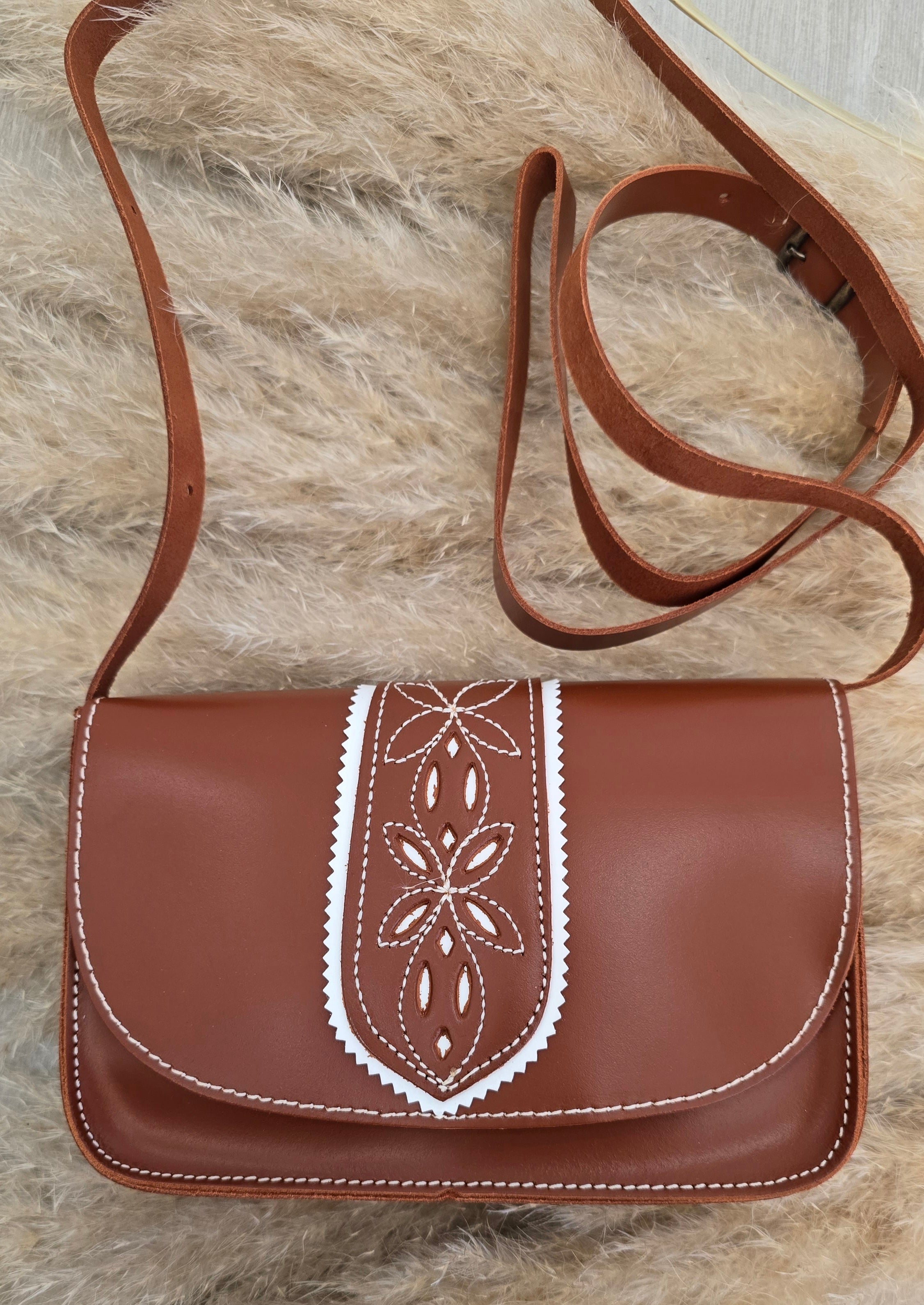 Bolso riñonera con tira picada